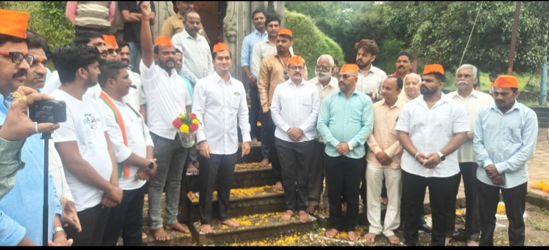 पन्हाळगडावरील शिवछत्रपतींच्या आरतीस उपस्थित राहण्याचा मान – कृष्णराज महाडिक